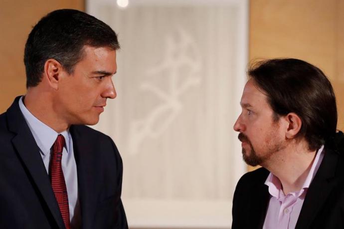 Iglesias y Sánchez constatan, en una conversación telefónica, que ninguno cede en sus condiciones para negociar