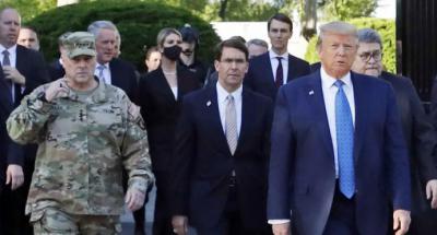 El general Mark Milley, que apareció en una foto con el presidente de EE.UU en una iglesia, admite que fue un error