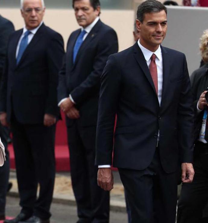 Pedro Sánchez durante el desfile del 12-O.  