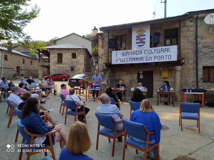 Concha Pelayo participante en diferentes encuentros culturales