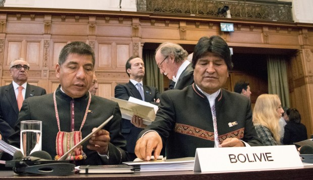 Evo Morales (d) presidente de Bolivia
