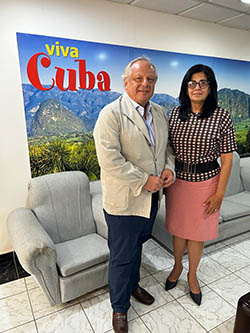 Miguel Mirones y  la Viceministra de Turismo, María del Carmen Orellana Alvarado