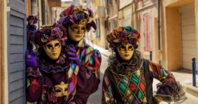 El papel de los disfraces y máscaras en las celebraciones populares de Sevilla