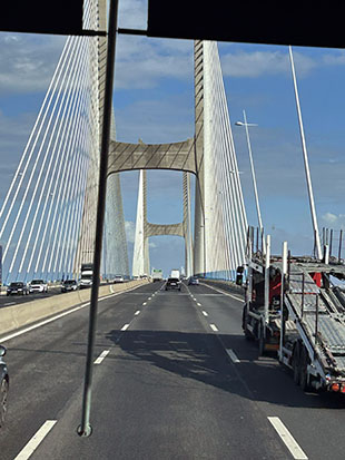 Vasco da Gama Puente sobre Lisboa desde el busk