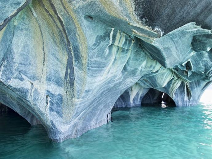 Cómo se formó la espectacular maravilla geológica de la Catedral de mármol de Chile