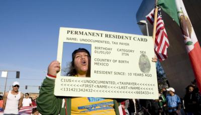 Estados Unidos negará la residencia a migrantes legales con bajos ingresos