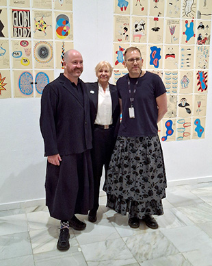 Manuel Segade, director del Museo de Arte Reina Sofía, con dos Amigos del Museo. 