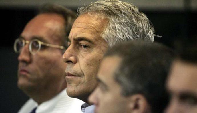 Jeffrey Epstein intentó sobornar a dos testigos 