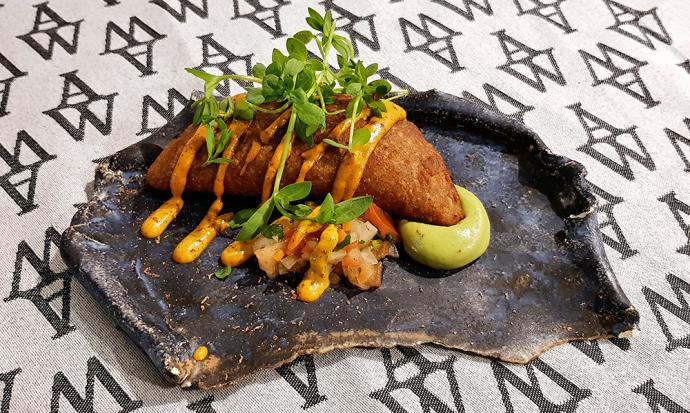 Empanada con camarón y ají de pepa de sambo. Foto Pedro Grifol