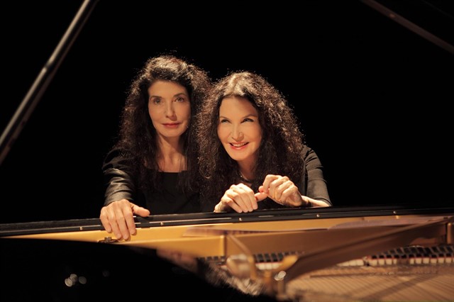 Las hermanas Labèque reivindican la música vasca de los últimos 500 años en Amoria, en el Arriaga de Bilbao 