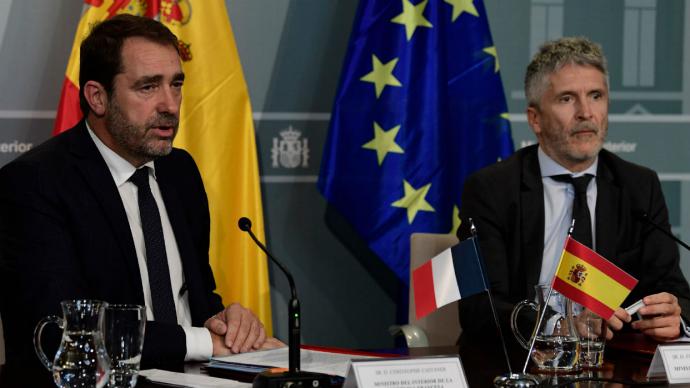 El ministro del Interior francés Christophe Castaner (izq.) junto a su par español,  Fernando Grande Marlaska