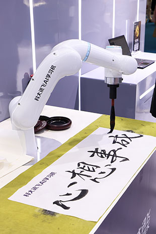 En plena “guerra” de aranceles, China muestra la mayor Exposición Internacional de Productos de Consumo