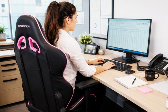 Una silla gamer hará tu trabajo más cómodo y descansado (imagen de referencia (IA)