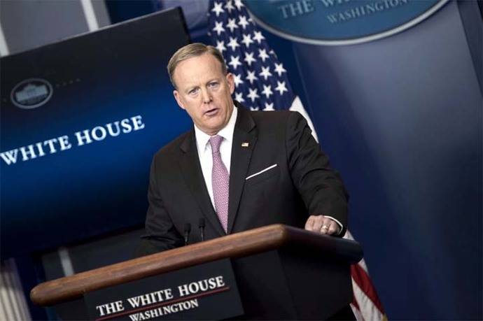 El portavoz de la Casa Blanca, Sean Spicer, confirmó el lanzamiento del artefacto