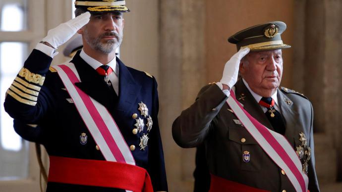 Felipe VI y Juan Carlos I, durante la Pascua Militar de 2018. Pool / Gtres