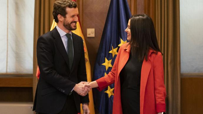 Casado y Arrimadas, en febrero, cuando acordaron concurrir juntos a las elecciones vascas y catalanas. PP