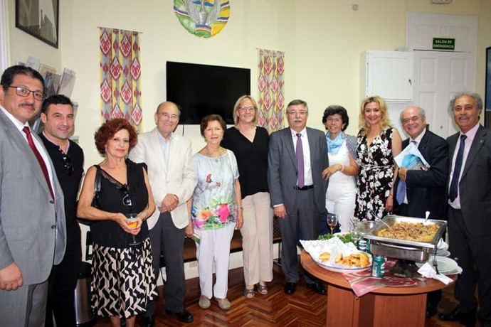 Encuentro de trabajo con periodistas en la embajada de Uzbekistan