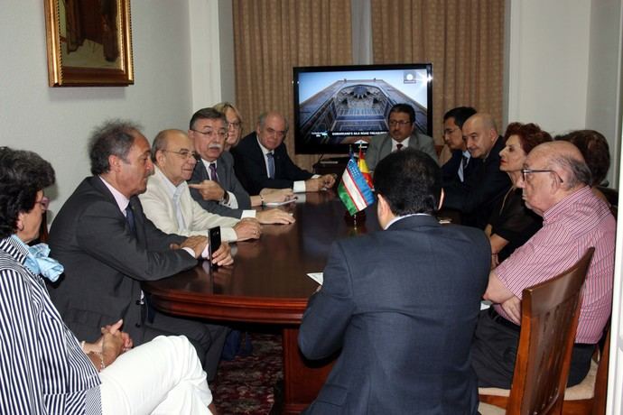 Encuentro de trabajo con periodistas en la embajada de Uzbekistan