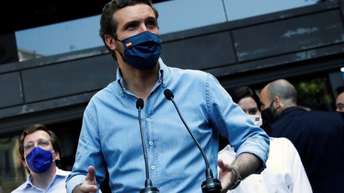 El presidente del PP, Pablo Casado, antes de acudir a la manifestación de Colón. EFE/David Fernández 