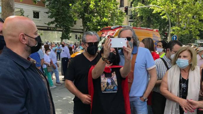 Olona se hace una foto con De Quinto y Girauta antes de la manifestación de Colón. I.S.U 