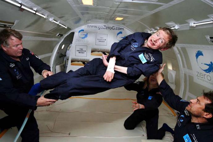 Stephen Hawking cuando experimentó cero gravedad en la Nasa. Wikimedia - Creative Commons / Jim Campbell/Aero-News Network