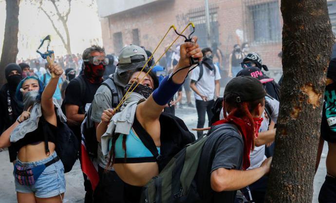 CHILE: Manifestantes salen a las calles en una nueva jornada de protestas contra Piñera