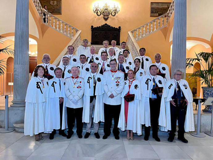 La Orden del Camino de Santiago ha investido a diez nuevos caballeros y damas durante su Capítulo Extraordinario celebrado en Sevilla