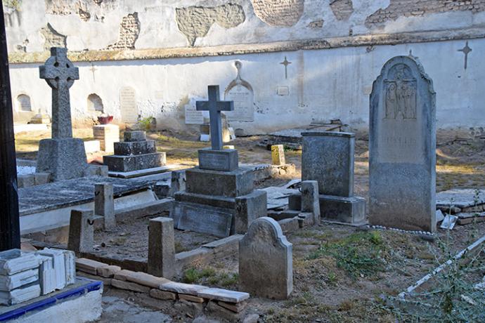 Ejemplo de civismo, una asociación rescata el Cementerio de los Ingleses de la ruina y el olvido