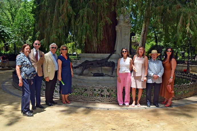 Una prenda con alma, la capa española une cultura, memoria y hermandad en Sevilla