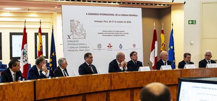  Presentación del X Congreso de la Lengua en Arequipa (Perú) con la mesa de los organizadores y parte de los asistentes al acto en el Cervantes. De izda. a dcha., Víctor García de la Concha, Alfonso Dastis, Juan Manuel Bonet e Íñigo Méndez de Vigo. Foto: Instituto Cervantes / Nuria Iniesta Sepúlved