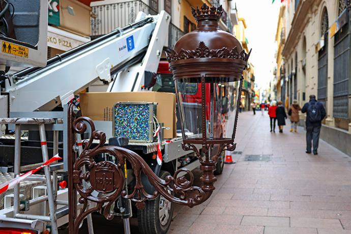 Sevilla pone fin a las farolas de carretera en el Centro hispalense