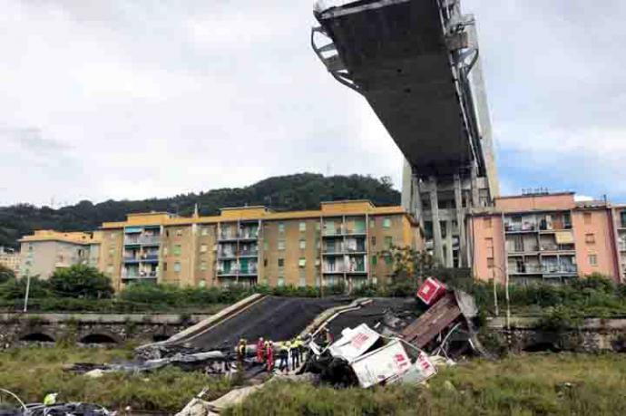 Por qué se cayó el puente de Morandi, en Italia?