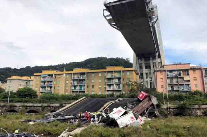 Por qué se cayó el puente de Morandi, en Italia?