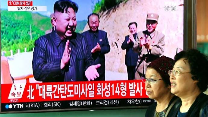 Militares norcoreanos exponen a Kim plan para disparar misiles a Guam