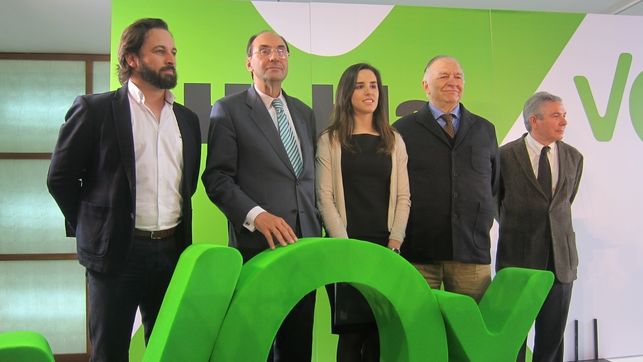 Vidal-Quadras, junto a Santiago Abascal, durante la campaña de 2014
