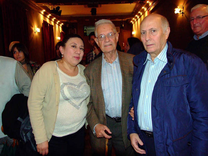 En la imagen de archivo del 05NOV17 y en ocasión del estreno de la obgra  teatral “El Reinado de los Lobos” de (i) a (d): Alexandra Alvarado, periódico "EMG", Germán Ubillos autor teatral y Vicente González, escritor. (Foto: Juan Ignacio Vera)