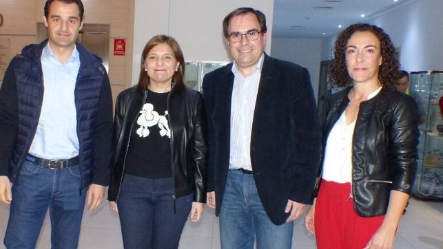 Joaquín Albaladejo (segundo por la derecha) junto a la líder del PP valenciano, Isabel Bonig