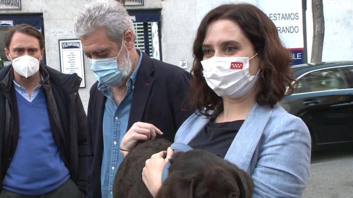 La presidenta de la Comunidad de Madrid, Isabel Díaz Ayuso, junto a su jefe de gabinete, Miguel Ángel Rodríguez.