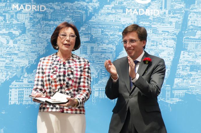 Almeida entrega la Medalla de Madrid a la bailaora y coreógrafa Blanca del Rey, 'historia viva del flamenco'