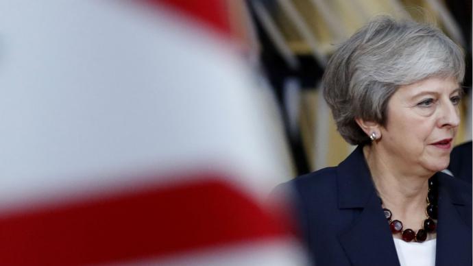 Dimisiones en cadena y una amenaza de censura contra May por el Brexit