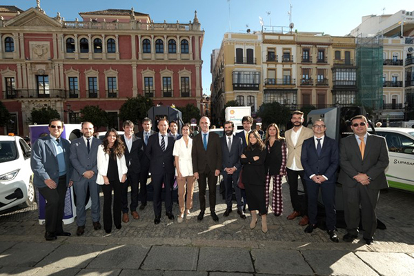 El Ayuntamiento hispalense adjudica la instalación de una red de recarga de vehículos eléctricos