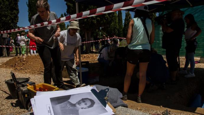 Exhumación de Genara Fernández García, maestra republicana fusilada en 1941, en el cementerio de León. Asociación para la Recuperación de la Memoria Histórica (ARMH)