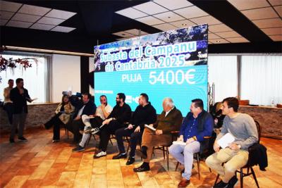 El primer salmón de la temporada en Cantabria se subastó en 7.100 euros