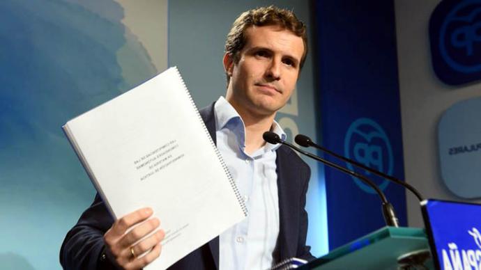 Pablo Casado aprobó su máster sin saber quiénes eran sus profesores y sin hablar jamás con ellos