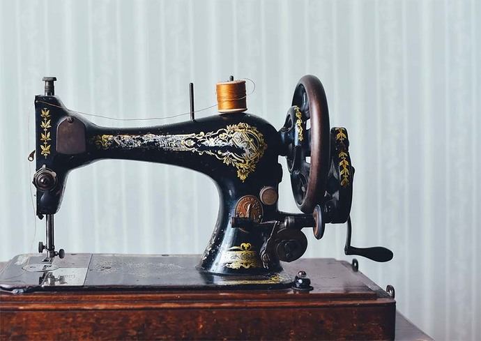 Una antigua máquina de coser (imagen de Pixabay)