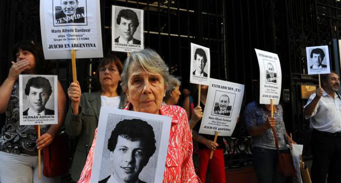 Argentina: El expolicía Mario Sandoval es extraditado para ser juzgado por crímenes en dictadura militar