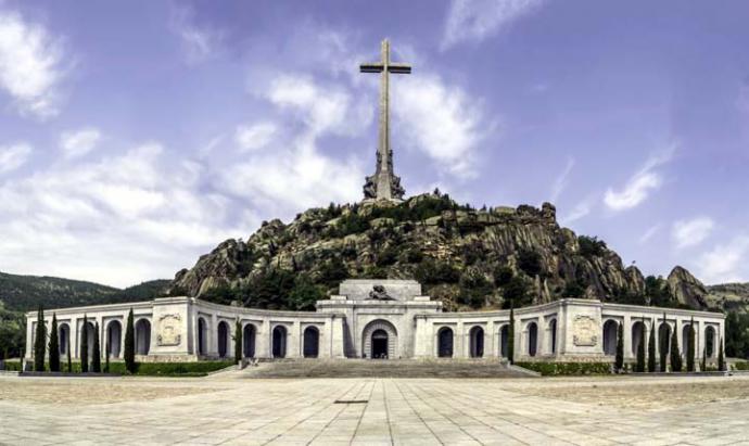 El Gobierno admite problemas legales aún sin resolver para sacar a Franco del Valle de los Caídos