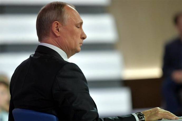Putin se burla de 'extraña' declaración de exdirector de FBI
