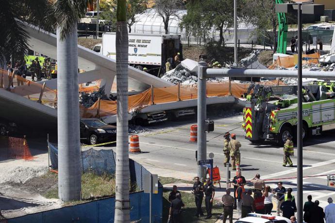 Derrumbe de puente en Miami deja varios muertos