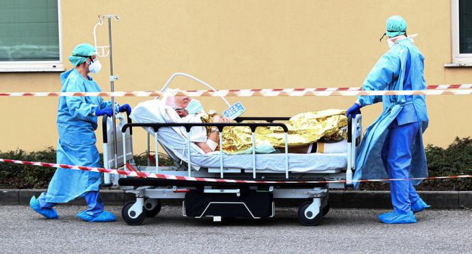Italia: proponen no atender a pacientes mayores de 80 años con coronavirus por colapso sanitario